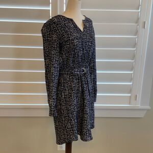 Sz XS black and white abstract print long sleeve shirt dress